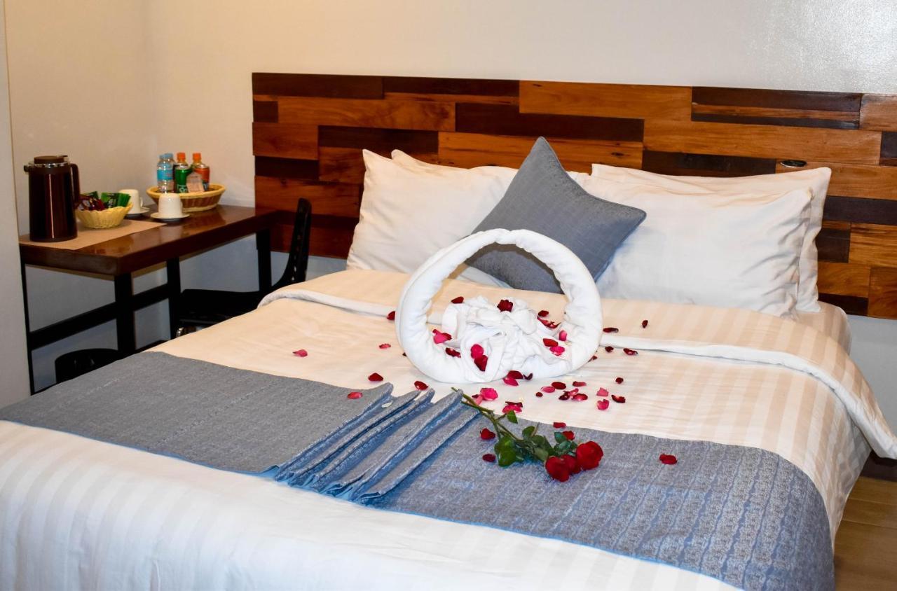 Hotel Lourdes Laoag Buitenkant foto